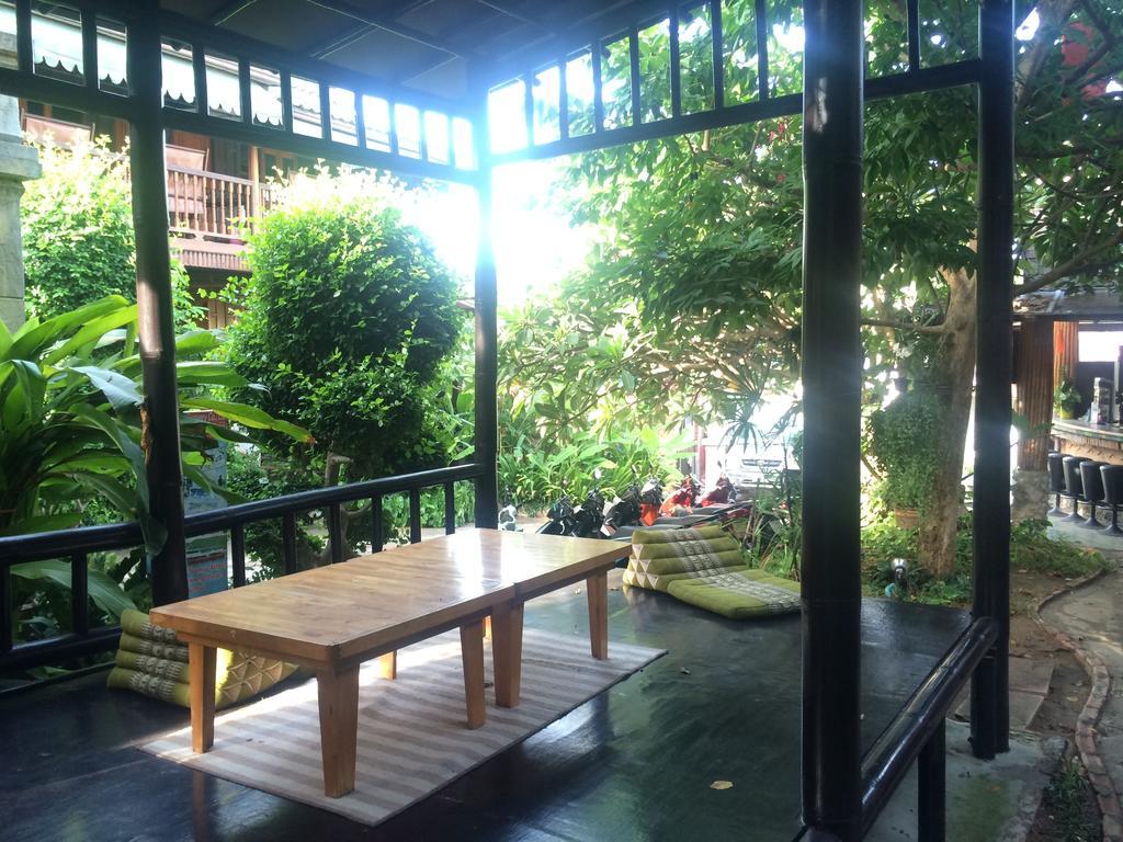 Sea Garden Hostels Hatrin Kültér fotó