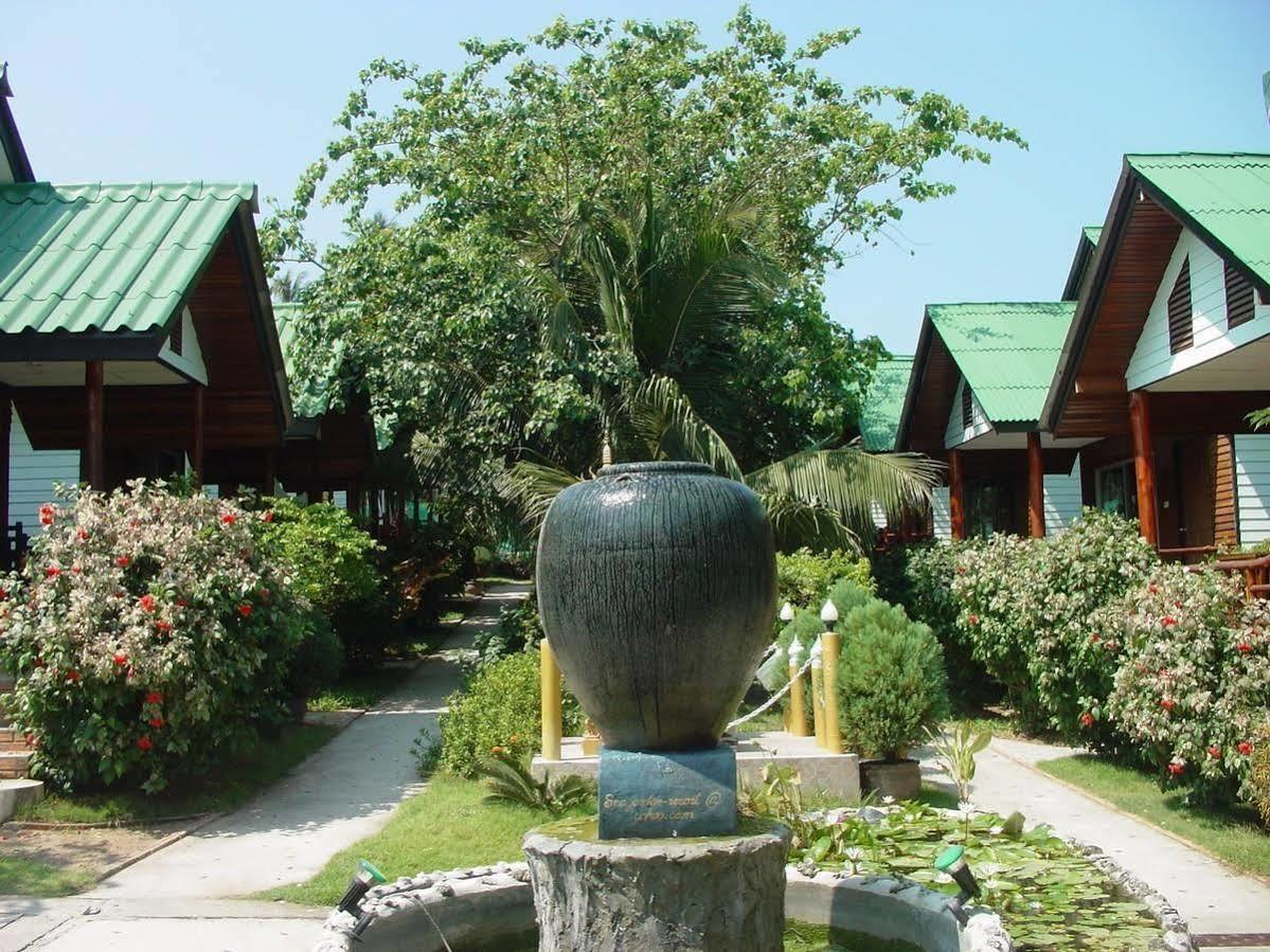 Sea Garden Hostels Hatrin Kültér fotó